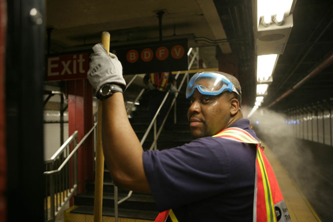Cleaning the 7 line, NYC