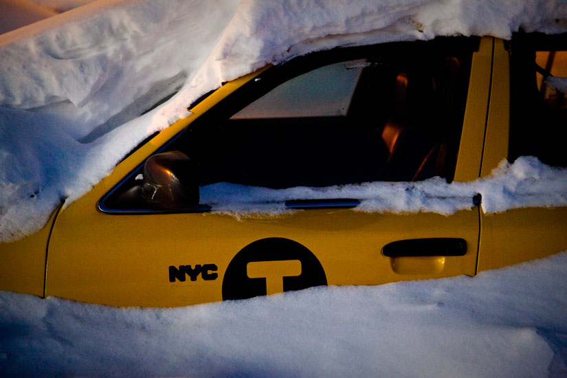 Yellow Cab Snow Drift : Niagara Falls City : USA